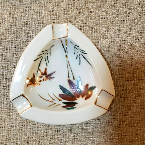 Vintage Japanese Mini Ashtrays.  Set of 3. - Picture 2 of 5